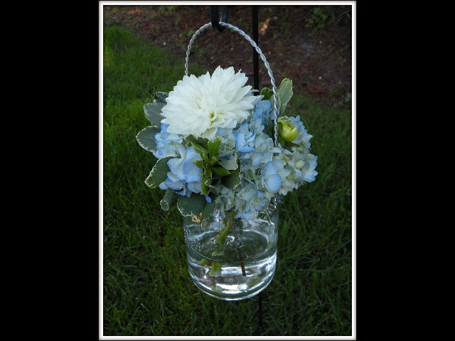 tacoma-wedding-flowers-hanging-mason-jars